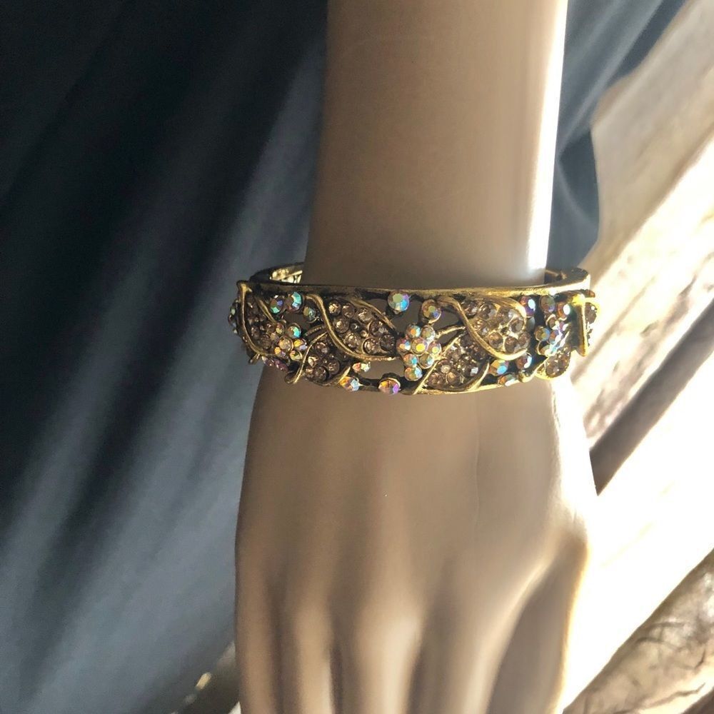 𝅺Amber & Heliotrope Rhinestone Bracelet, Gold-Tone